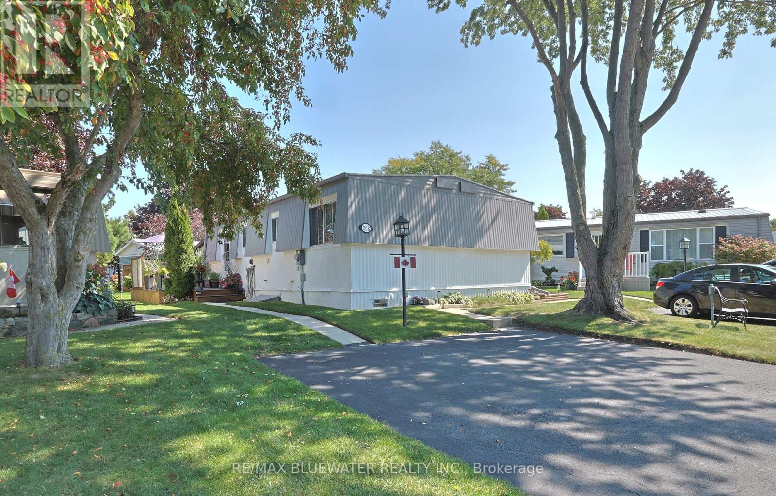 208 Biltmore Drive, South Huron, Ontario  N0M 1T0 - Photo 7 - X12399588