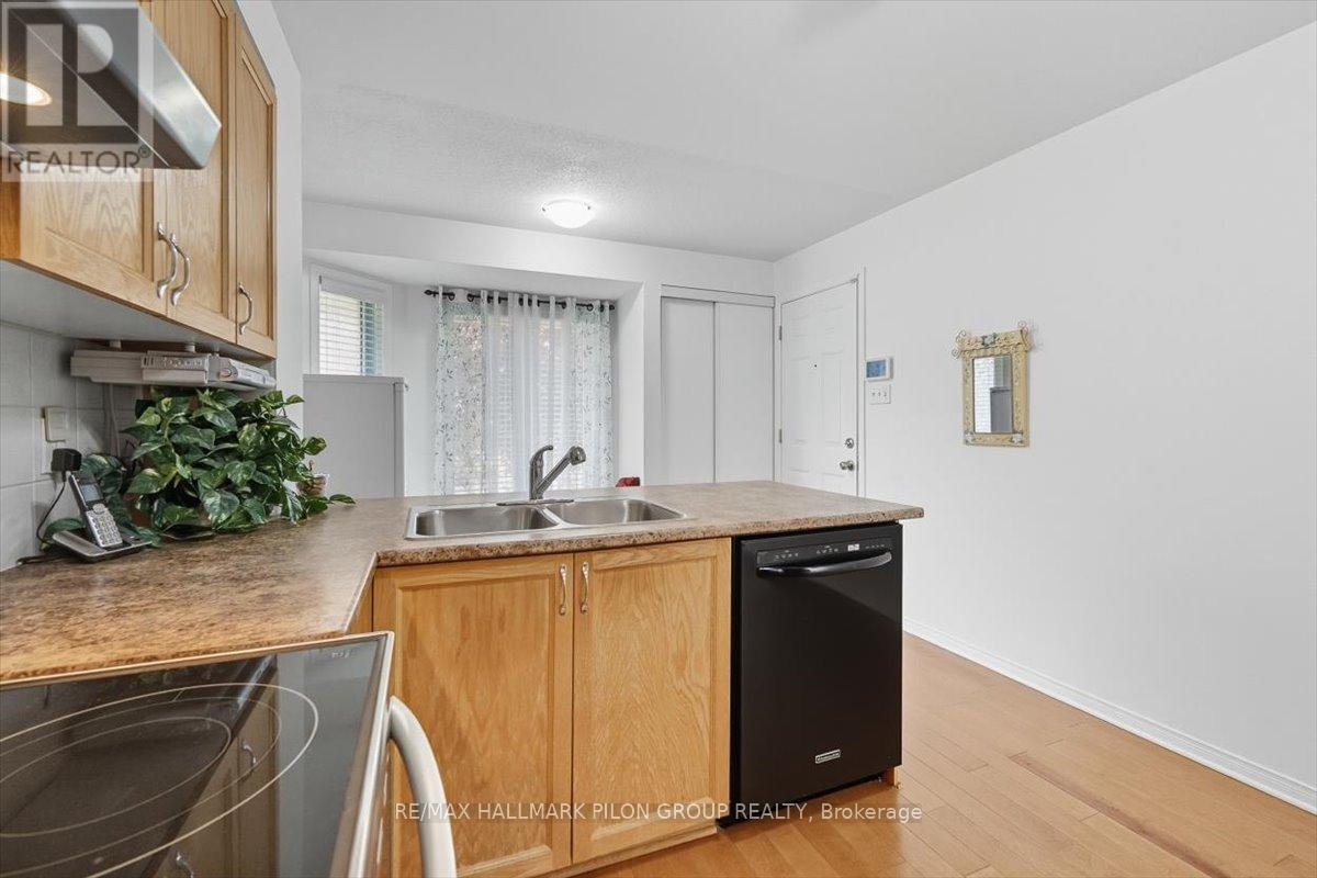 10 Lakepointe Drive, Ottawa, Ontario  K4A 5E3 - Photo 4 - X12399523