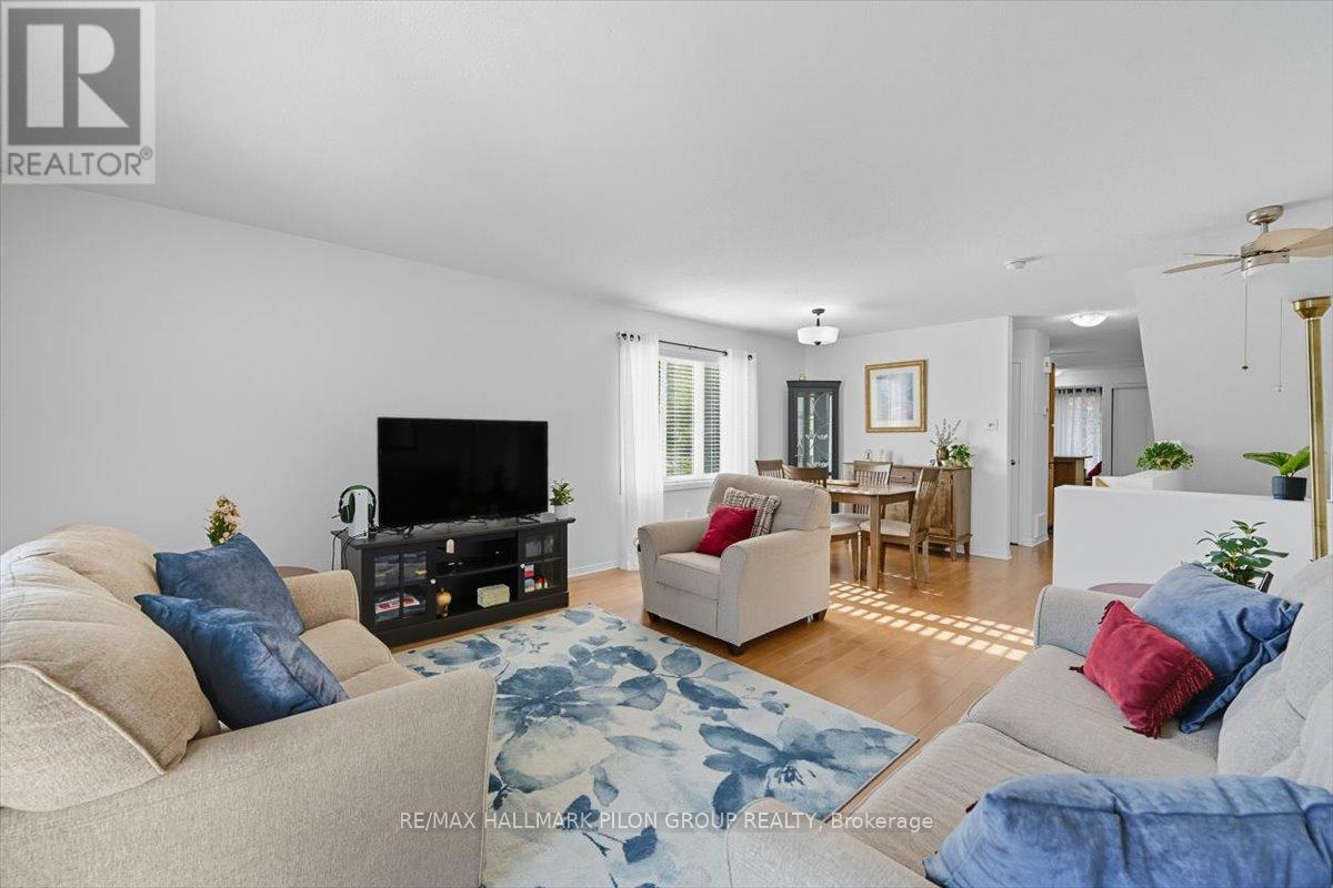 10 Lakepointe Drive, Ottawa, Ontario  K4A 5E3 - Photo 7 - X12399523