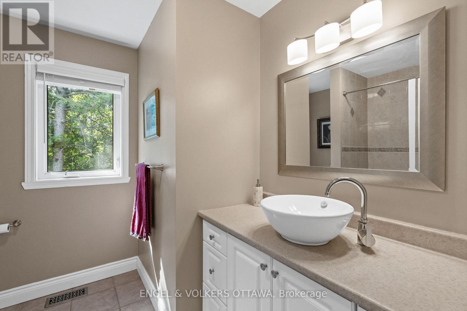 6163 Elkwood Drive, Ottawa, Ontario  K4P 1N1 - Photo 36 - X12399561
