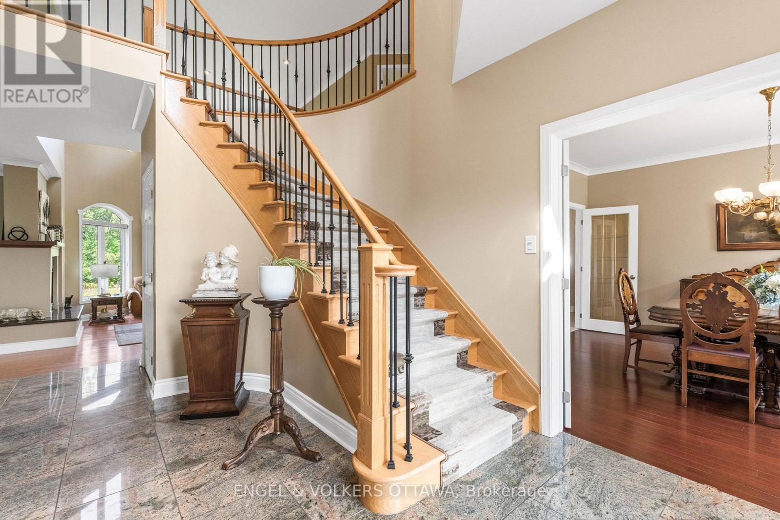 6163 Elkwood Drive, Ottawa, Ontario  K4P 1N1 - Photo 7 - X12399561