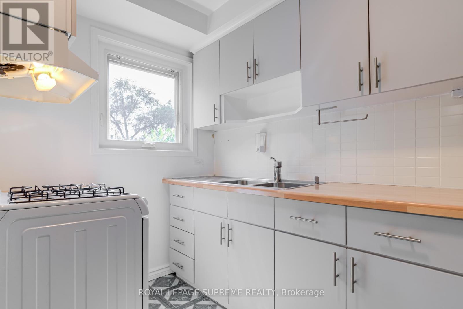 254 Eileen Avenue, Toronto, Ontario  M6N 1W1 - Photo 18 - W12399354