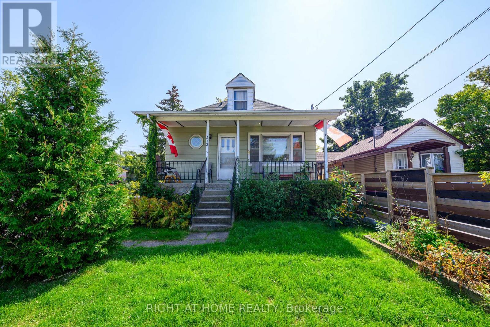 212 Troy Street, Mississauga, Ontario  L5G 1S7 - Photo 1 - W12399378