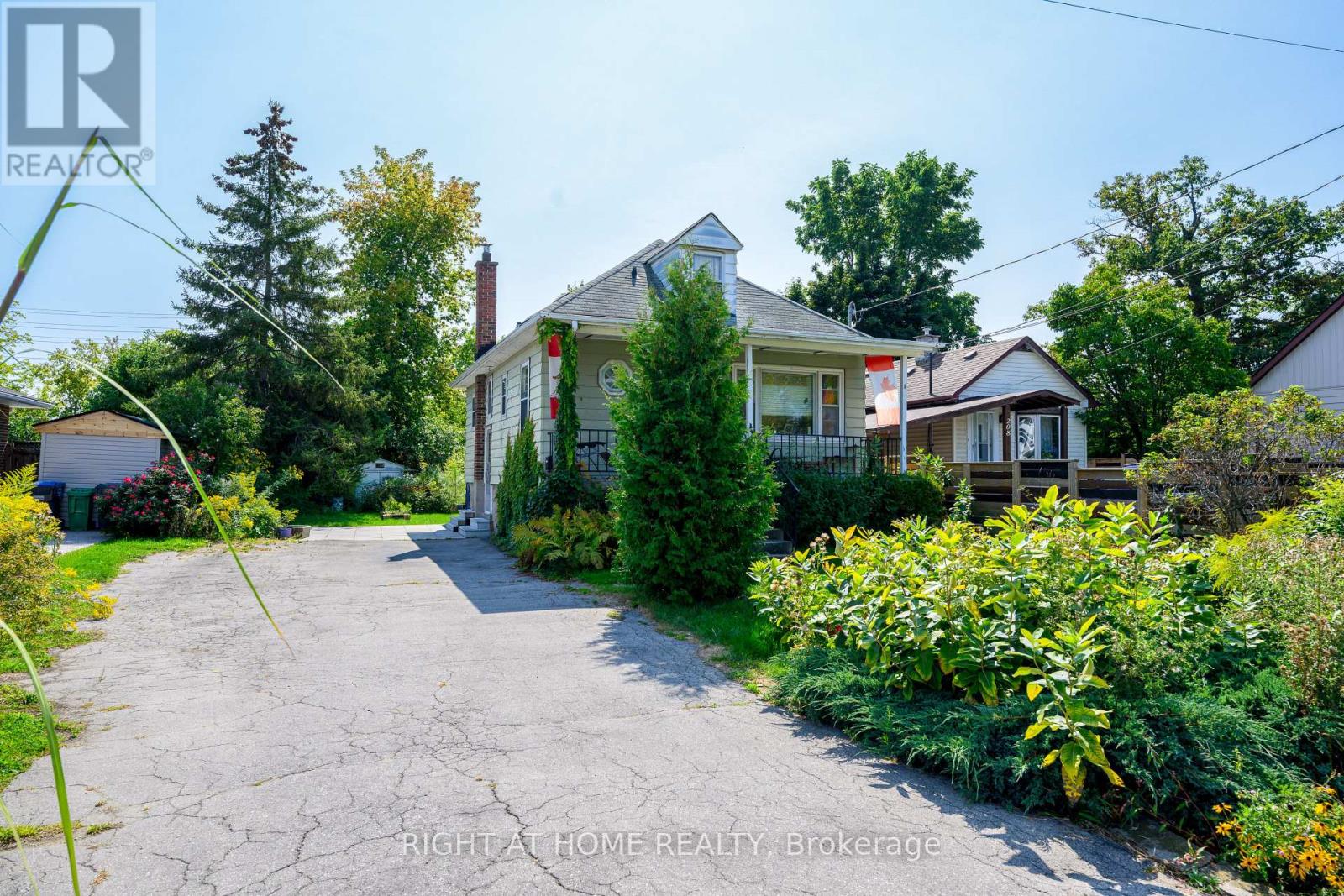 212 Troy Street, Mississauga, Ontario  L5G 1S7 - Photo 2 - W12399378