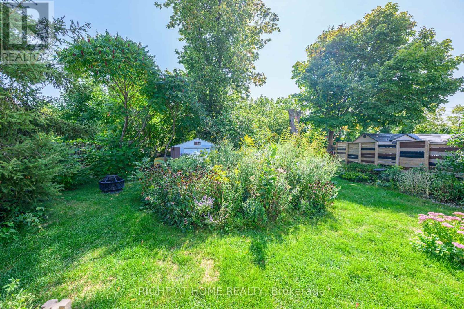 212 Troy Street, Mississauga, Ontario  L5G 1S7 - Photo 7 - W12399378