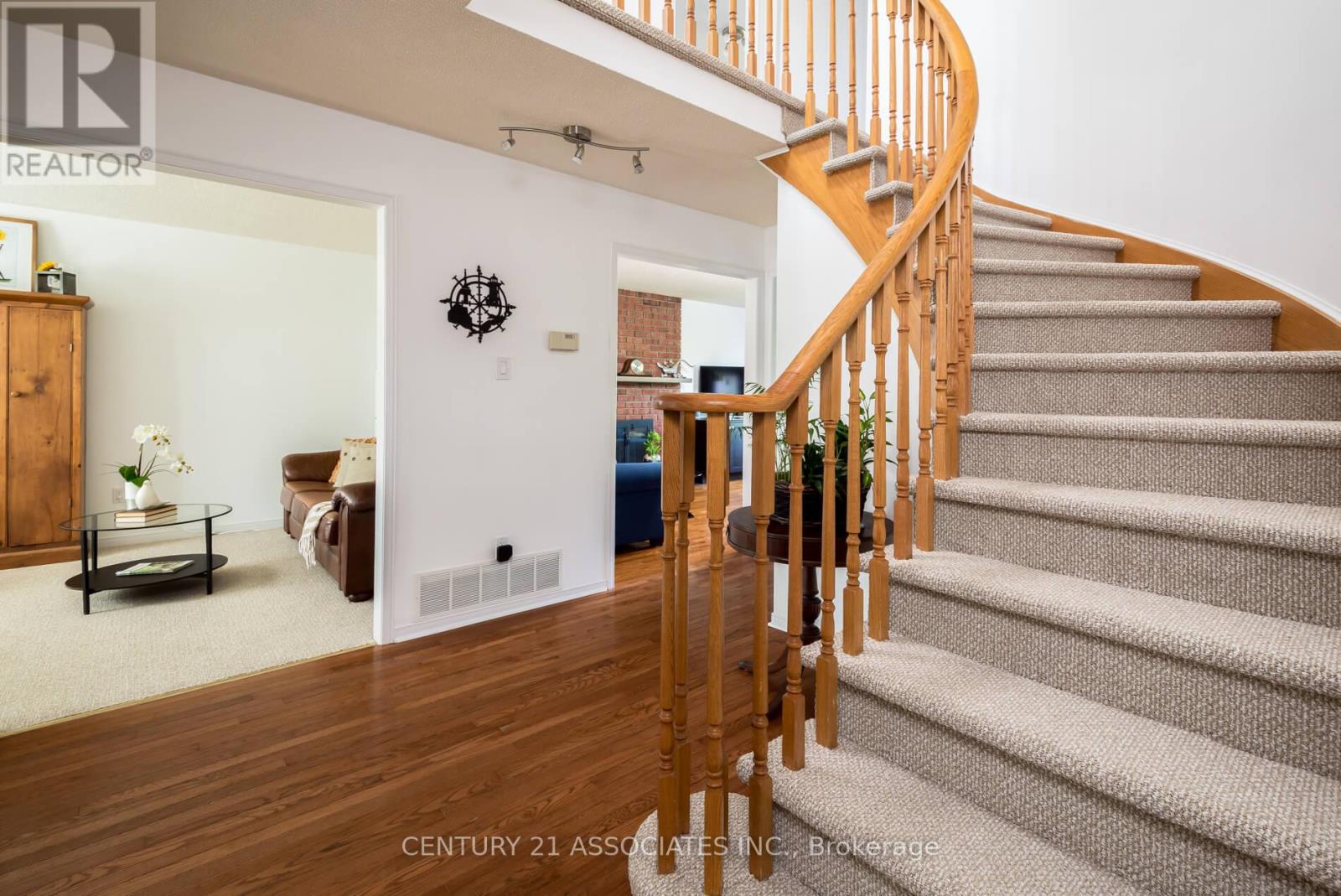 1324 Quinpool Court, Mississauga (Creditview), Ontario  L5C 4J3 - Photo 6 - W12399461