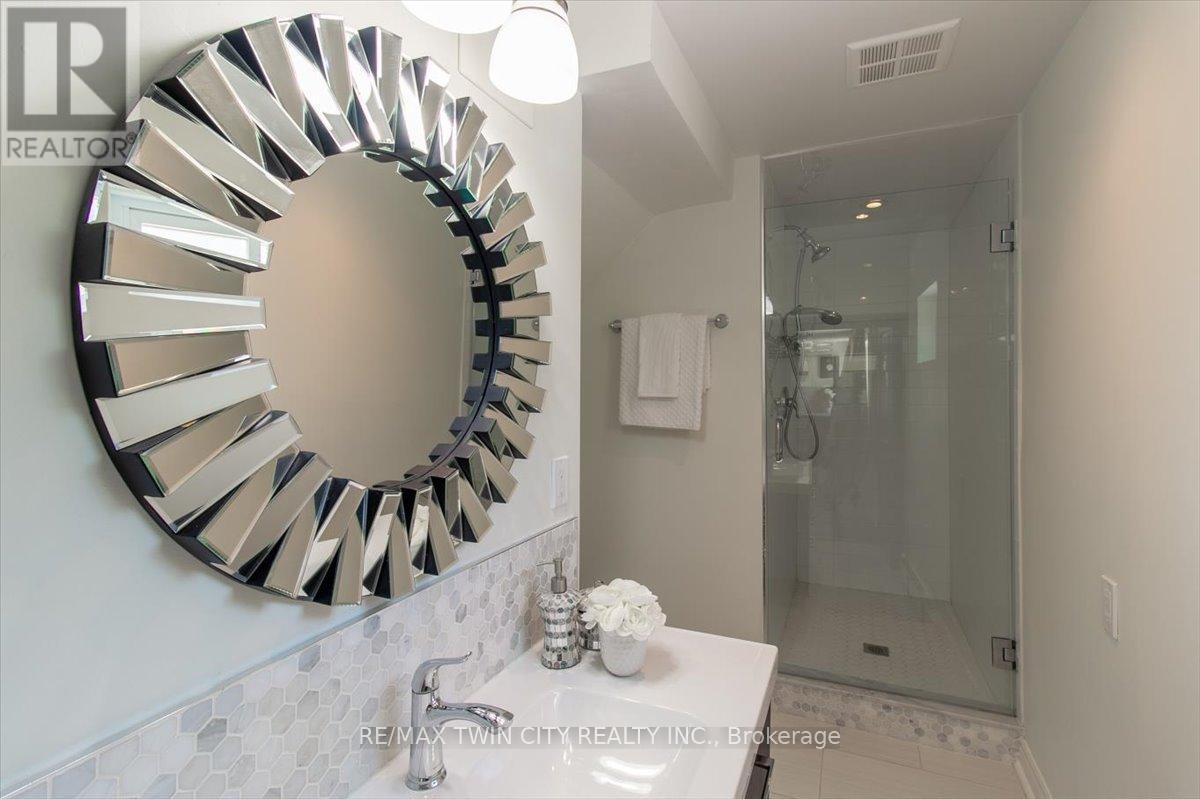 Penthouse - 200 Charlton Avenue E, Hamilton, Ontario  L8N 1Z1 - Photo 15 - X12399359