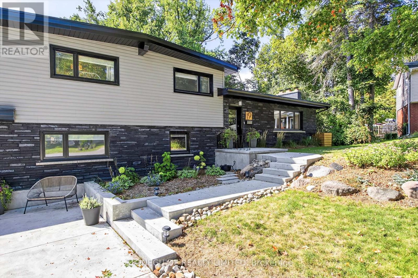 19 Cindy Street, Peterborough, Ontario  K9J 6M5 - Photo 4 - X12399591