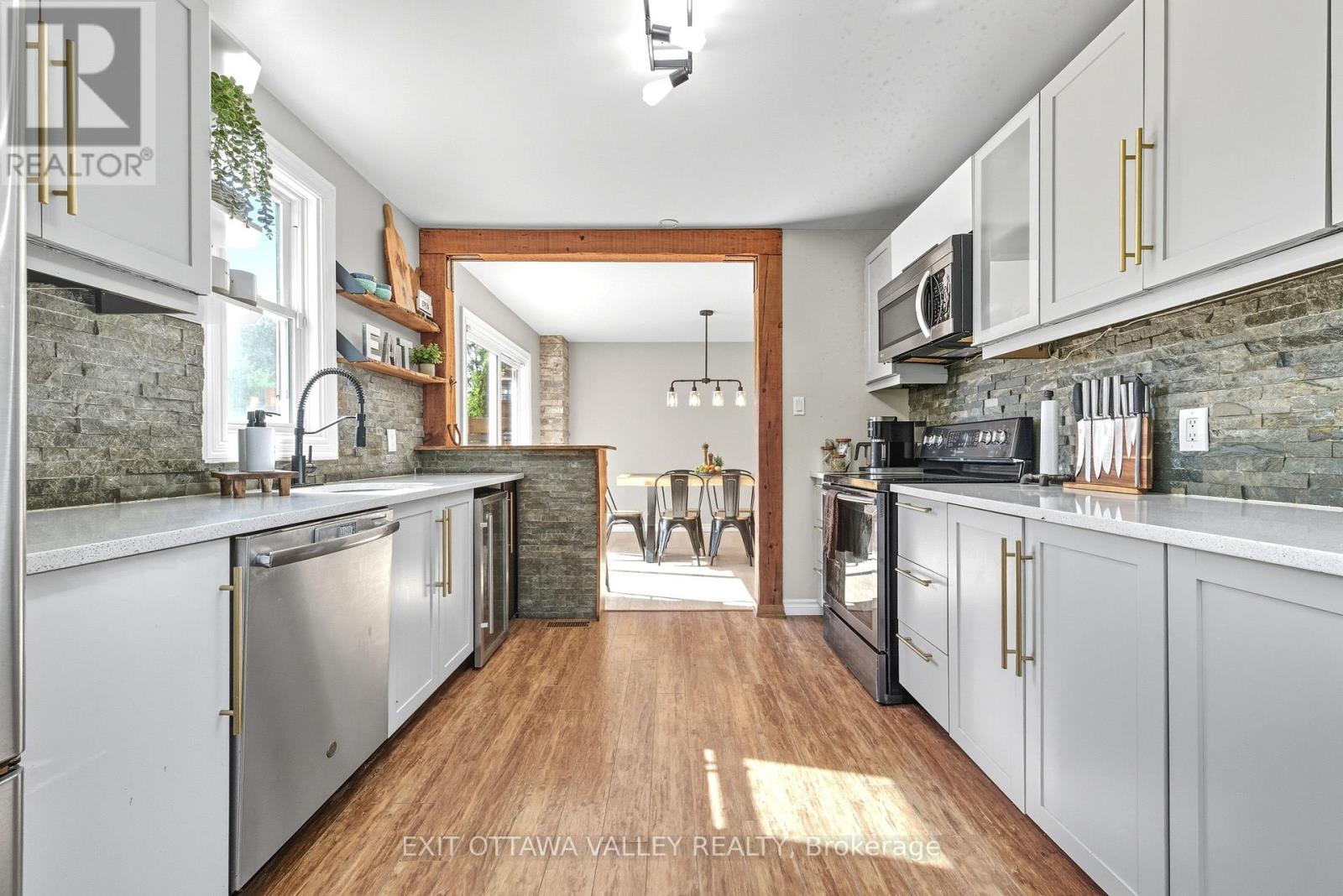36 Thomas Street, Deep River, Ontario  K0J 1P0 - Photo 11 - X12399520