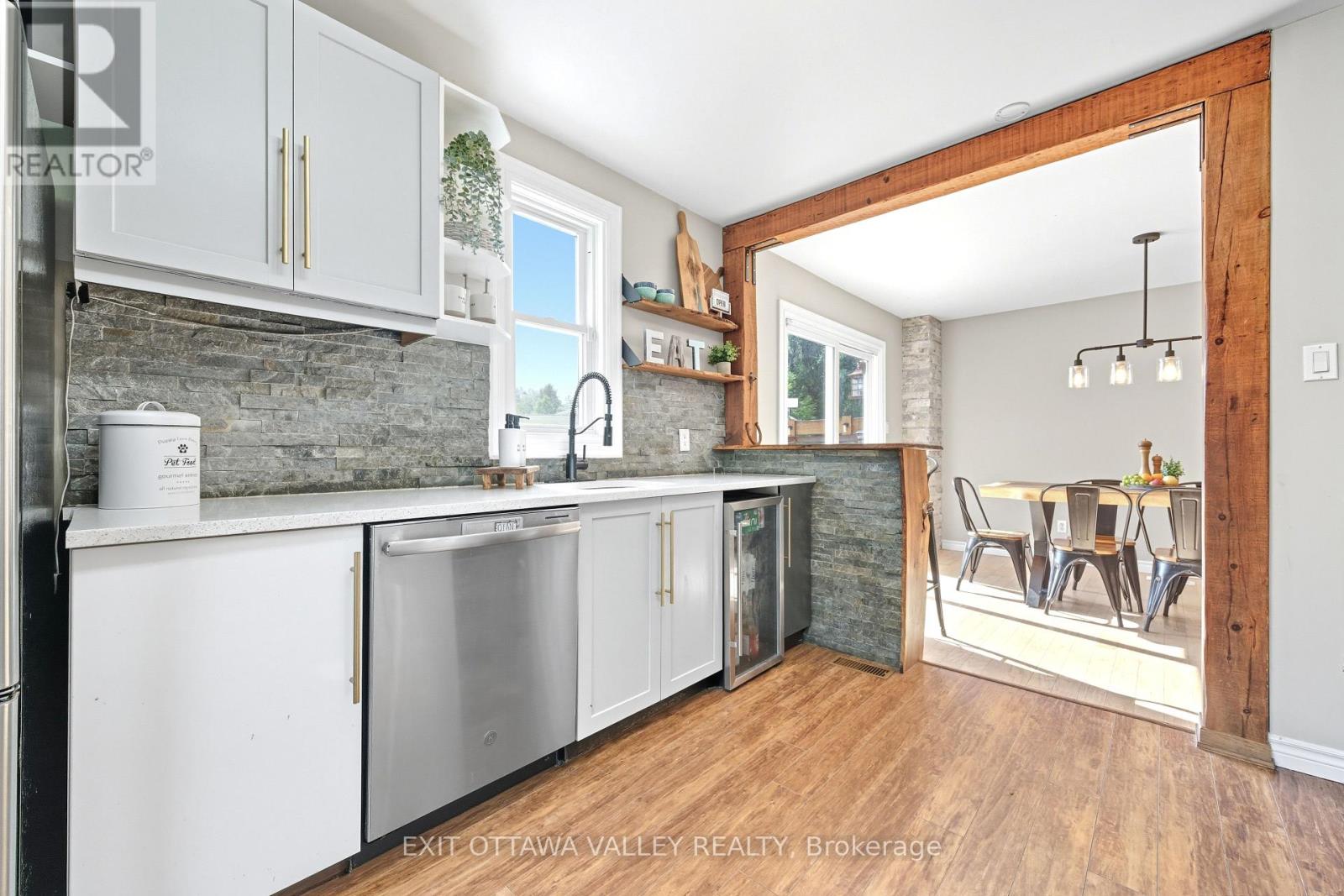 36 Thomas Street, Deep River, Ontario  K0J 1P0 - Photo 12 - X12399520