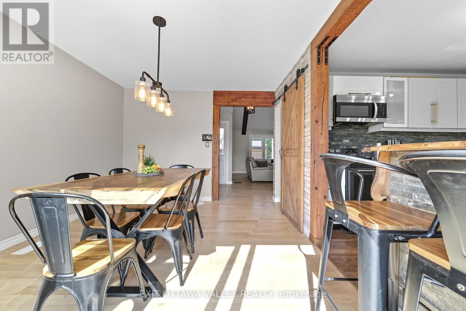 36 Thomas Street, Deep River, Ontario  K0J 1P0 - Photo 15 - X12399520