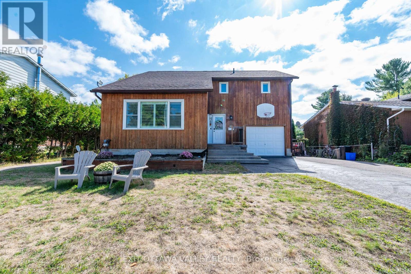 36 Thomas Street, Deep River, Ontario  K0J 1P0 - Photo 2 - X12399520