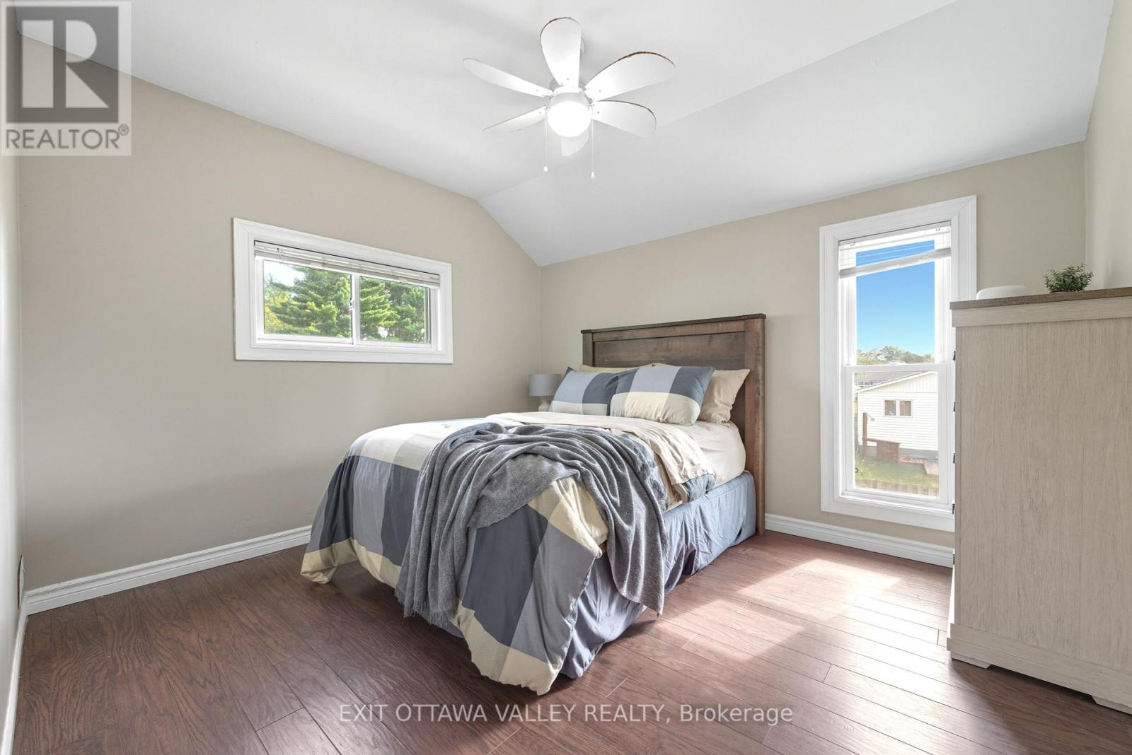 36 Thomas Street, Deep River, Ontario  K0J 1P0 - Photo 20 - X12399520
