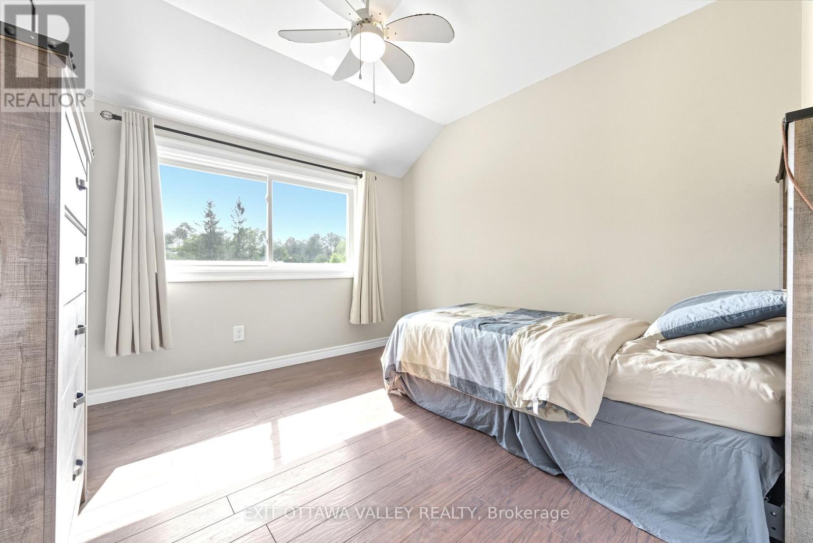 36 Thomas Street, Deep River, Ontario  K0J 1P0 - Photo 22 - X12399520