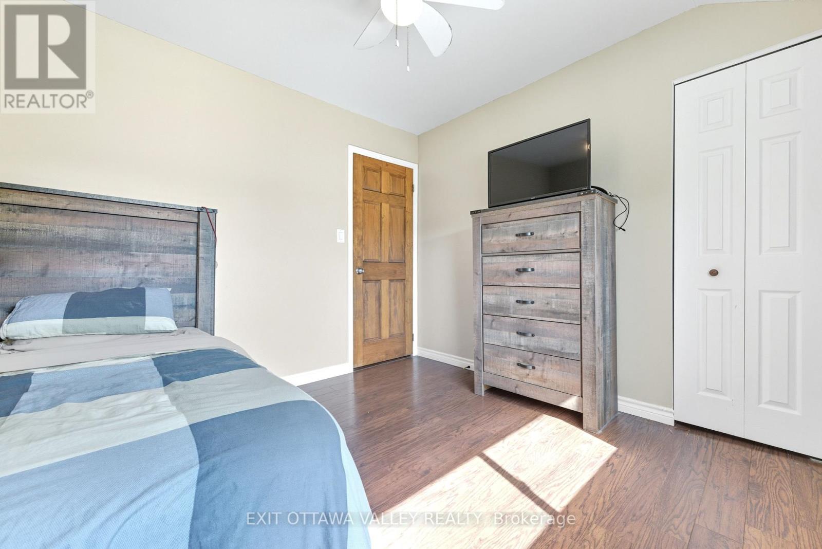 36 Thomas Street, Deep River, Ontario  K0J 1P0 - Photo 23 - X12399520