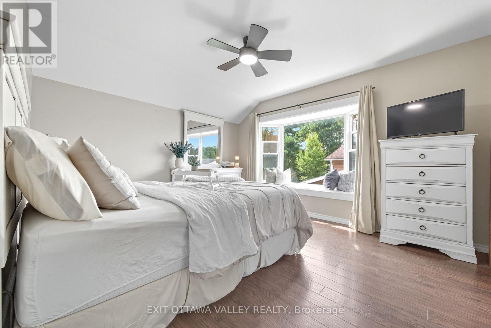 36 Thomas Street, Deep River, Ontario  K0J 1P0 - Photo 24 - X12399520