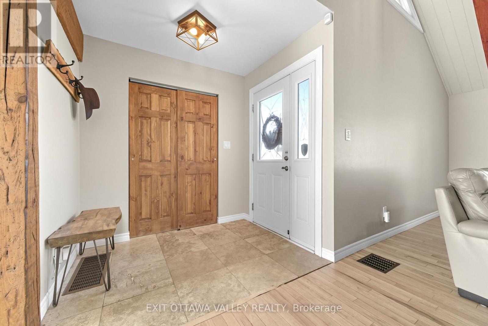 36 Thomas Street, Deep River, Ontario  K0J 1P0 - Photo 3 - X12399520