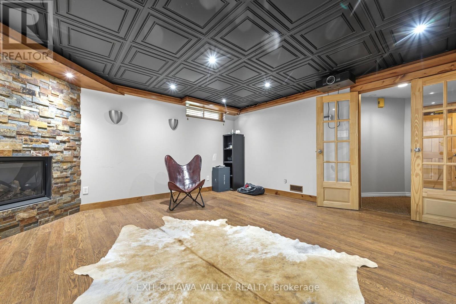 36 Thomas Street, Deep River, Ontario  K0J 1P0 - Photo 37 - X12399520