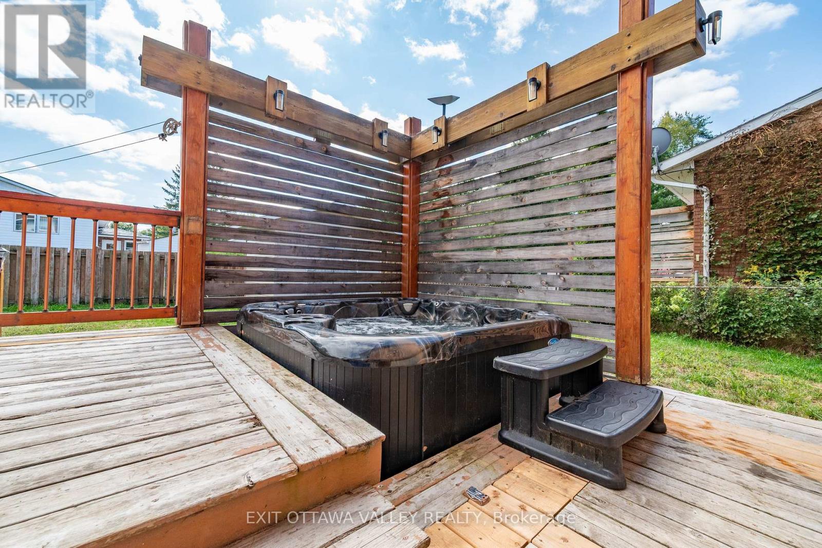 36 Thomas Street, Deep River, Ontario  K0J 1P0 - Photo 44 - X12399520