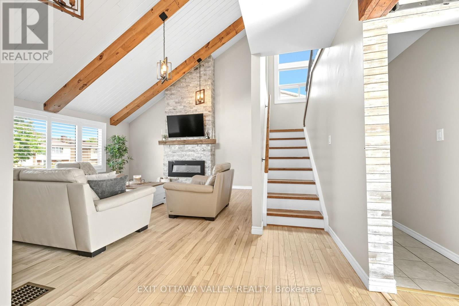 36 Thomas Street, Deep River, Ontario  K0J 1P0 - Photo 9 - X12399520