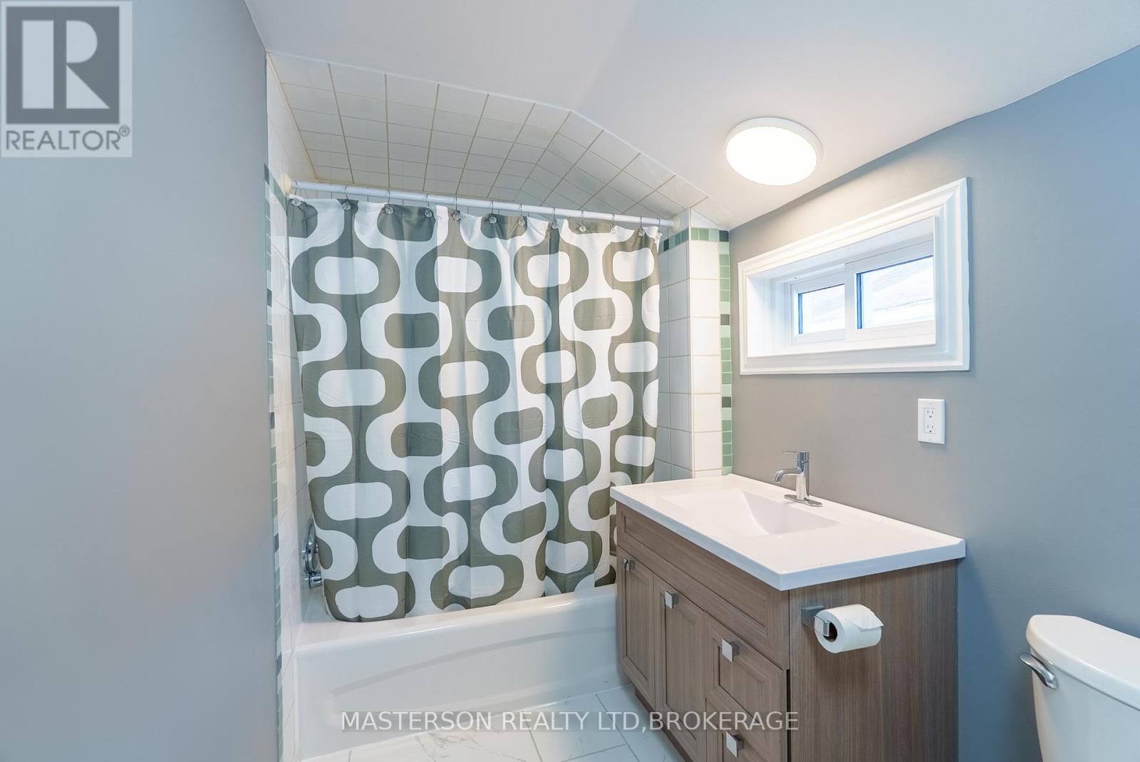 4326 Ellis Street, Niagara Falls, Ontario  L2E 1H1 - Photo 12 - X12366152