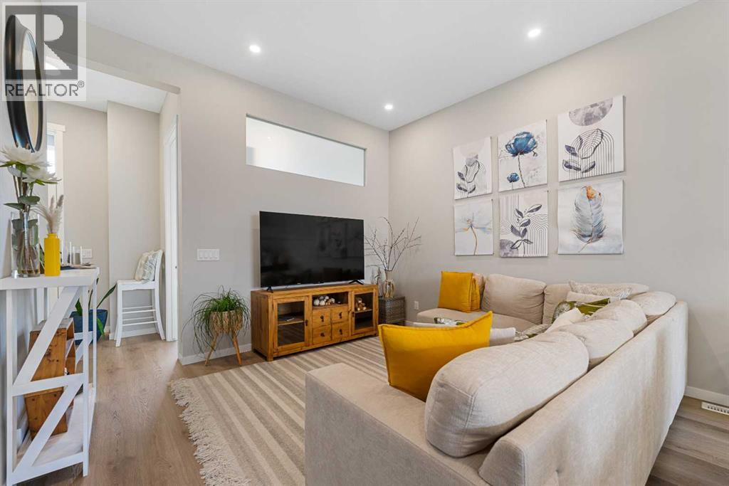 295 Magnolia Drive Se, Calgary, Alberta  T3M 3N1 - Photo 5 - A2256336
