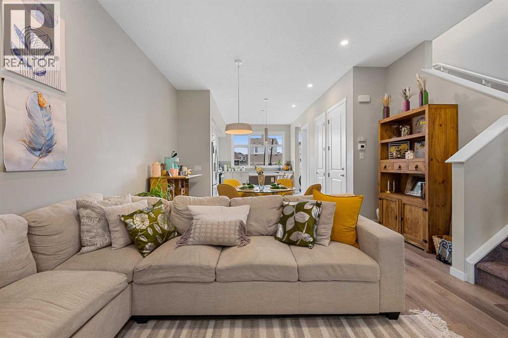 295 Magnolia Drive Se, Calgary, Alberta  T3M 3N1 - Photo 3 - A2256336