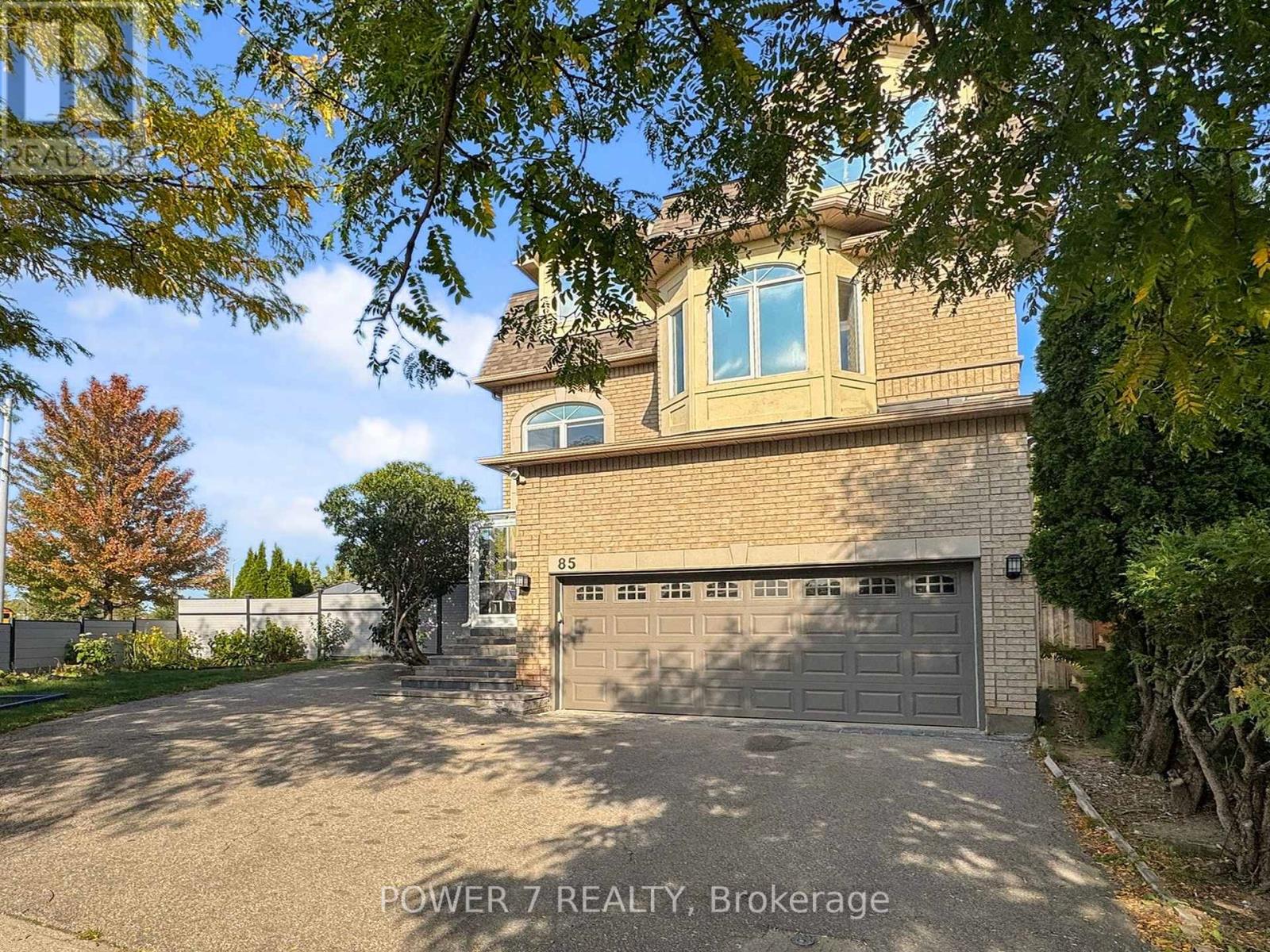Property at 85 QUEENSWAY DRIVE image 2
