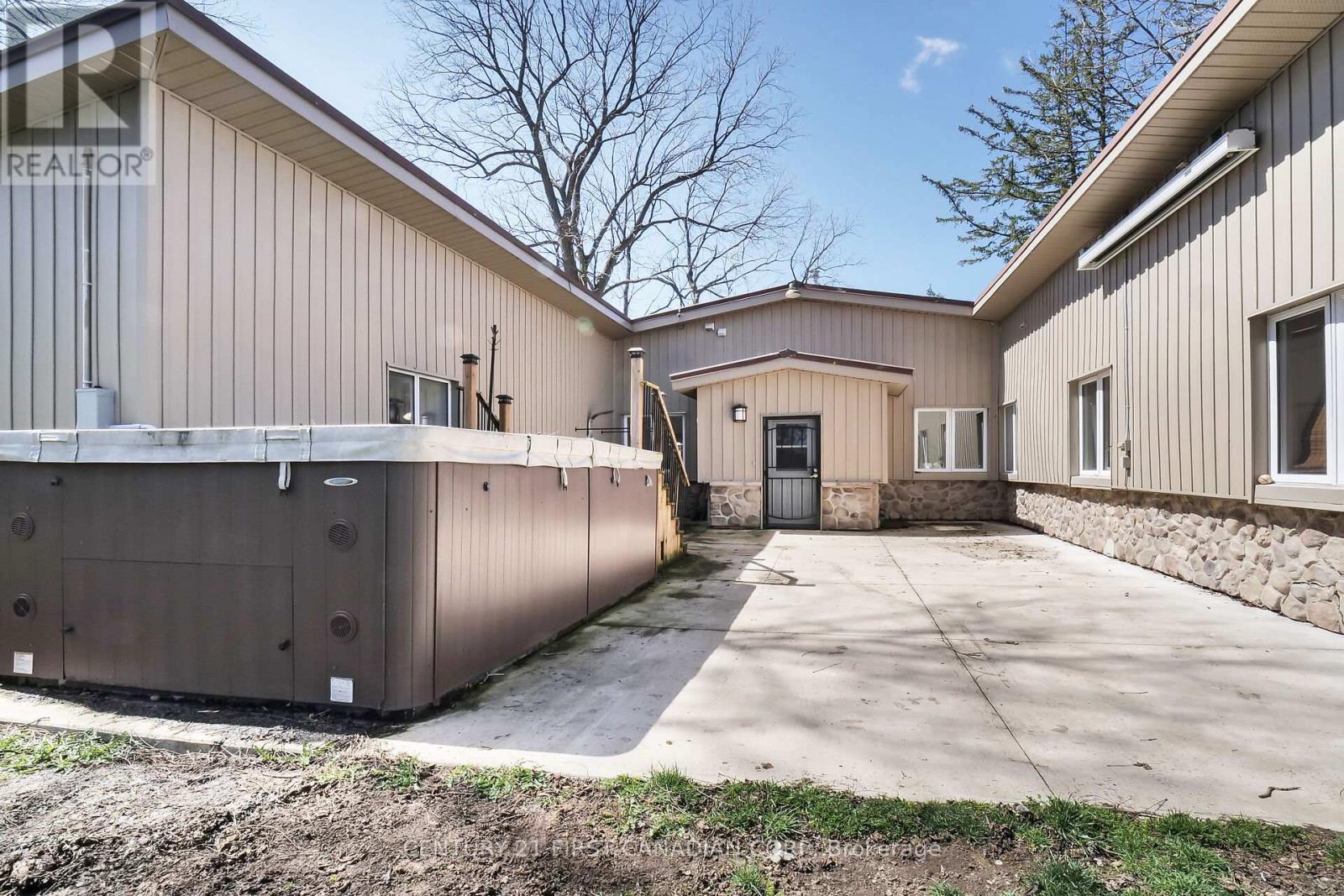 23992 Denfield Road, Middlesex Centre, Ontario  N0M 1P0 - Photo 32 - X12399734