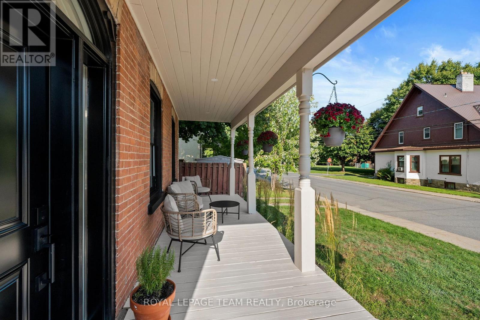 414 James Street W, Prescott, Ontario  K0E 1T0 - Photo 4 - X12399697