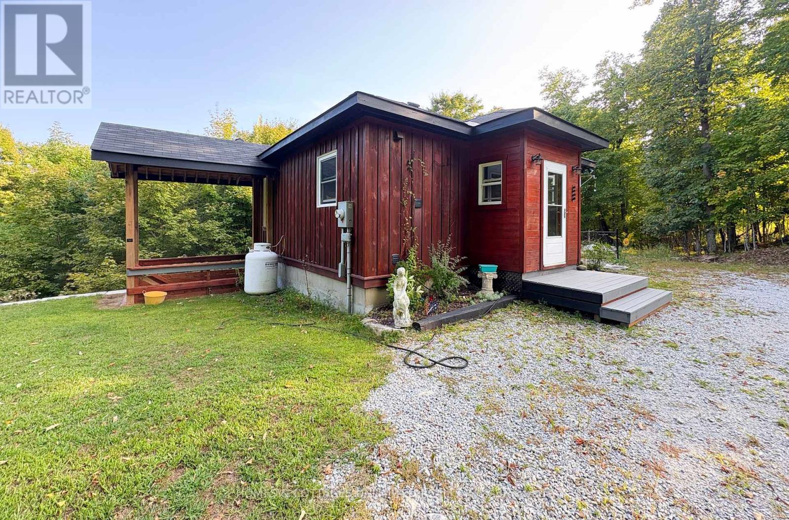 1037a Palmerston Crescent, Frontenac (Frontenac North), Ontario  K0H 2R0 - Photo 2 - X12399745
