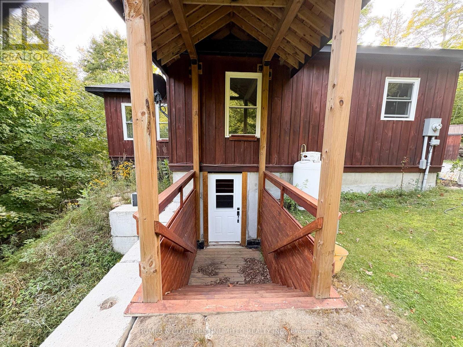 1037a Palmerston Crescent, Frontenac (Frontenac North), Ontario  K0H 2R0 - Photo 4 - X12399745