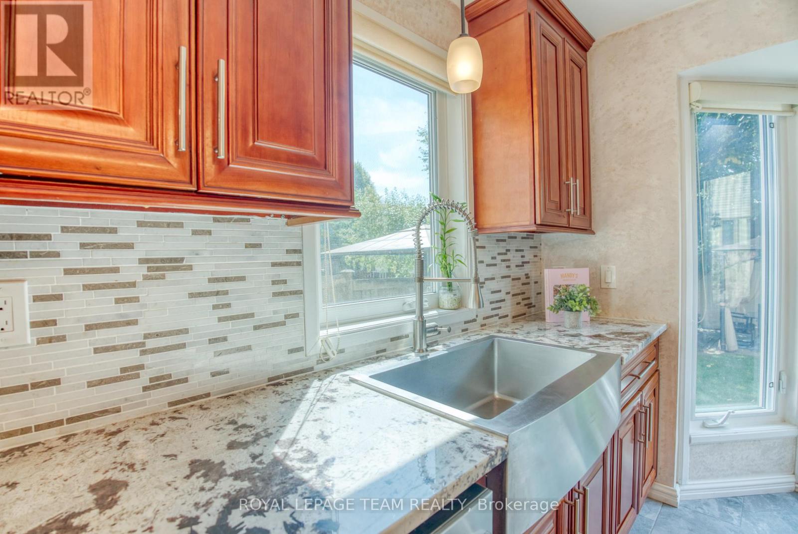 8 Huntsman Crescent, Ottawa, Ontario  K2M 1J2 - Photo 15 - X12399784