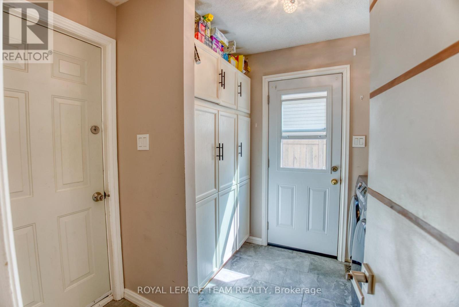 8 Huntsman Crescent, Ottawa, Ontario  K2M 1J2 - Photo 17 - X12399784