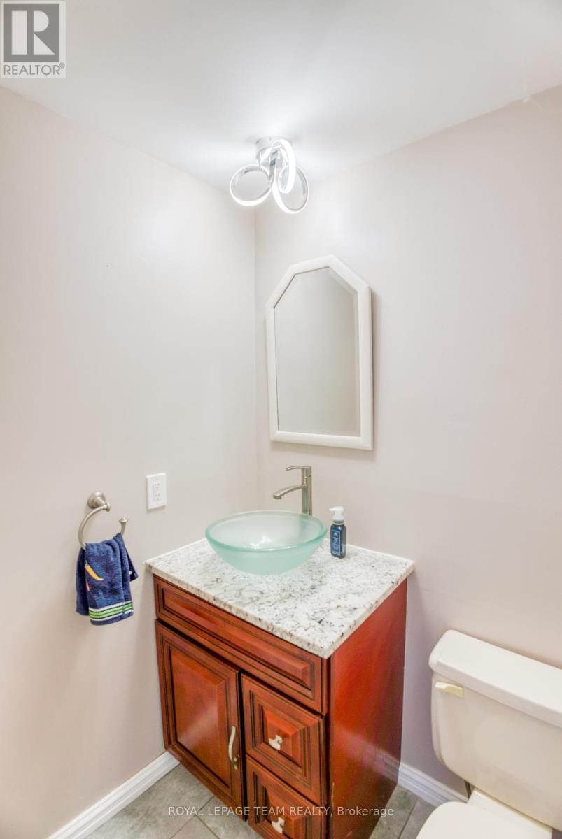 8 Huntsman Crescent, Ottawa, Ontario  K2M 1J2 - Photo 19 - X12399784