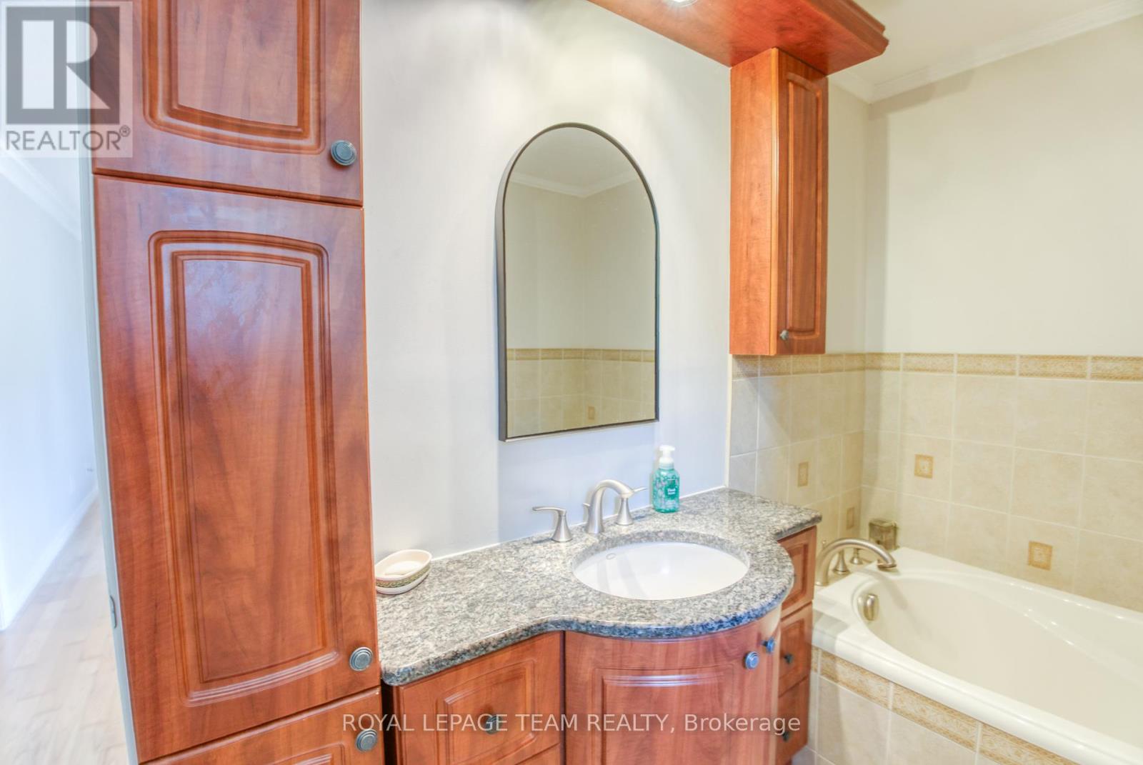 8 Huntsman Crescent, Ottawa, Ontario  K2M 1J2 - Photo 25 - X12399784