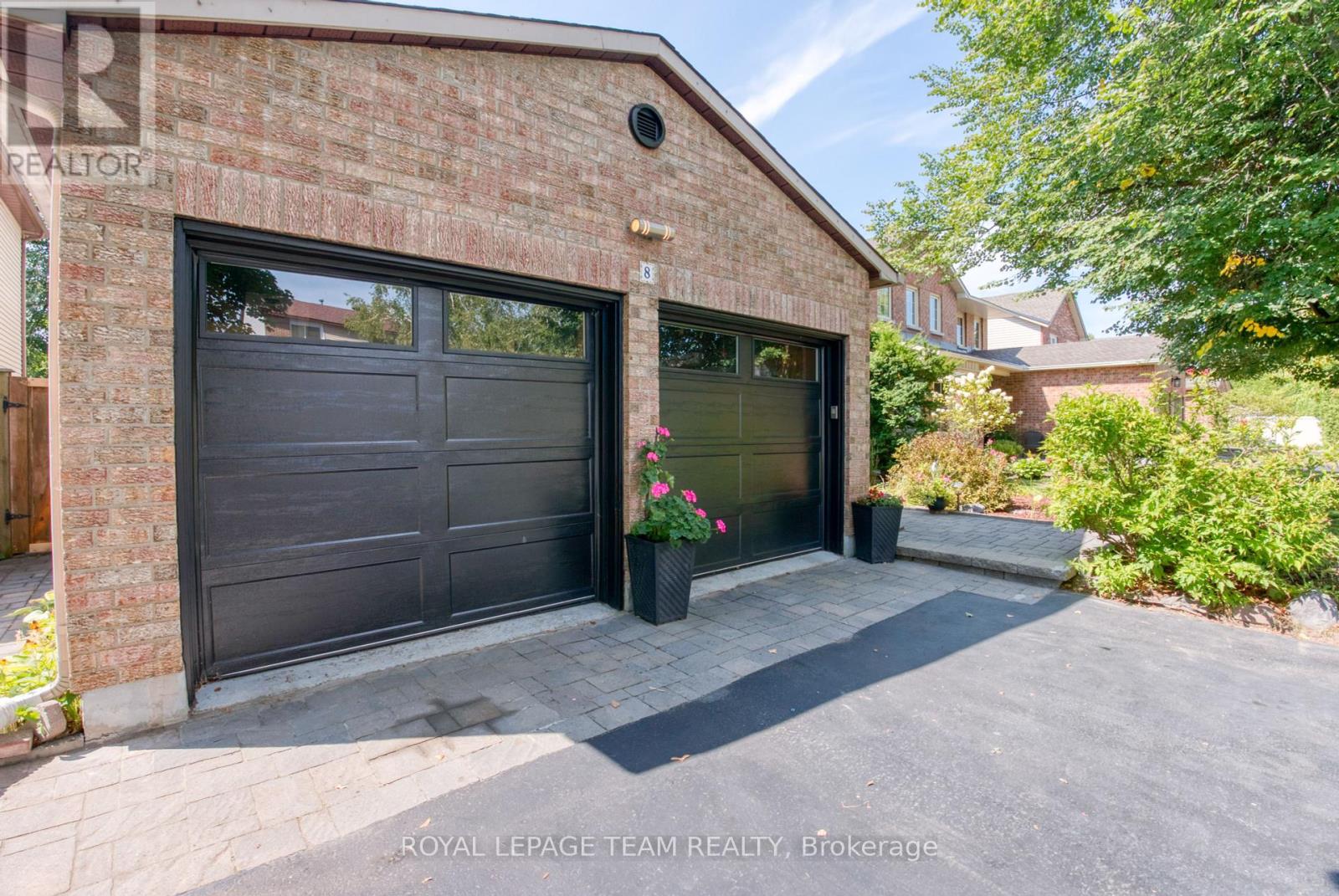 8 Huntsman Crescent, Ottawa, Ontario  K2M 1J2 - Photo 3 - X12399784