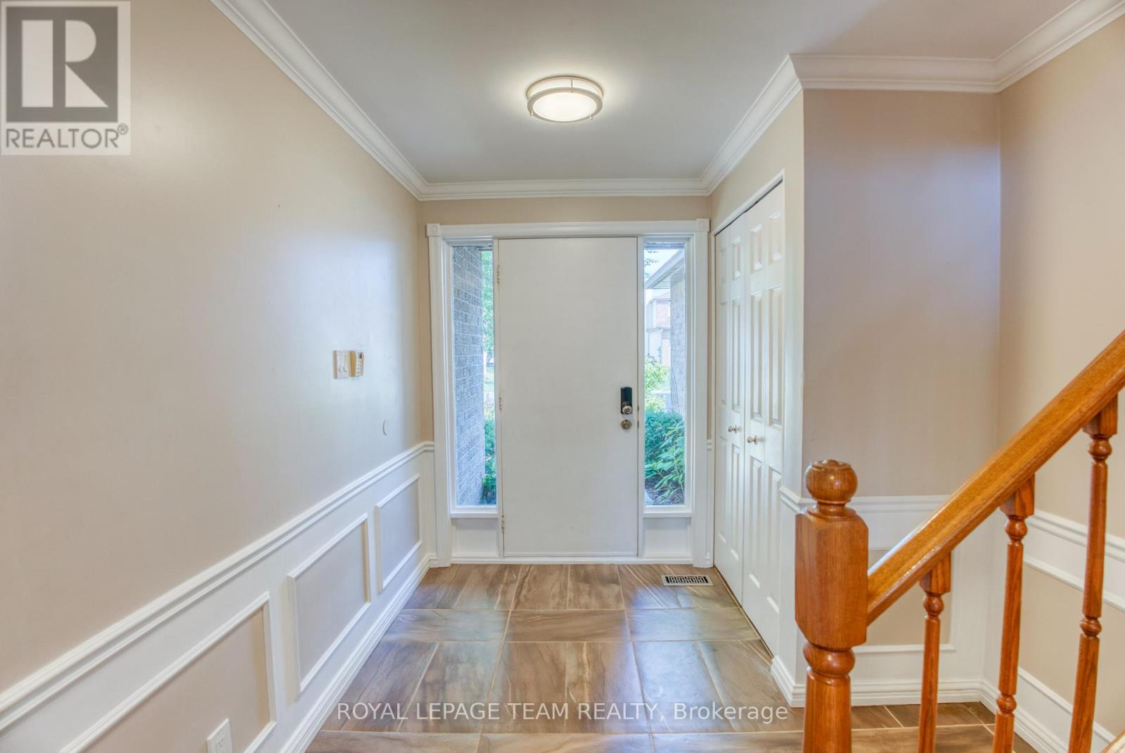 8 Huntsman Crescent, Ottawa, Ontario  K2M 1J2 - Photo 5 - X12399784