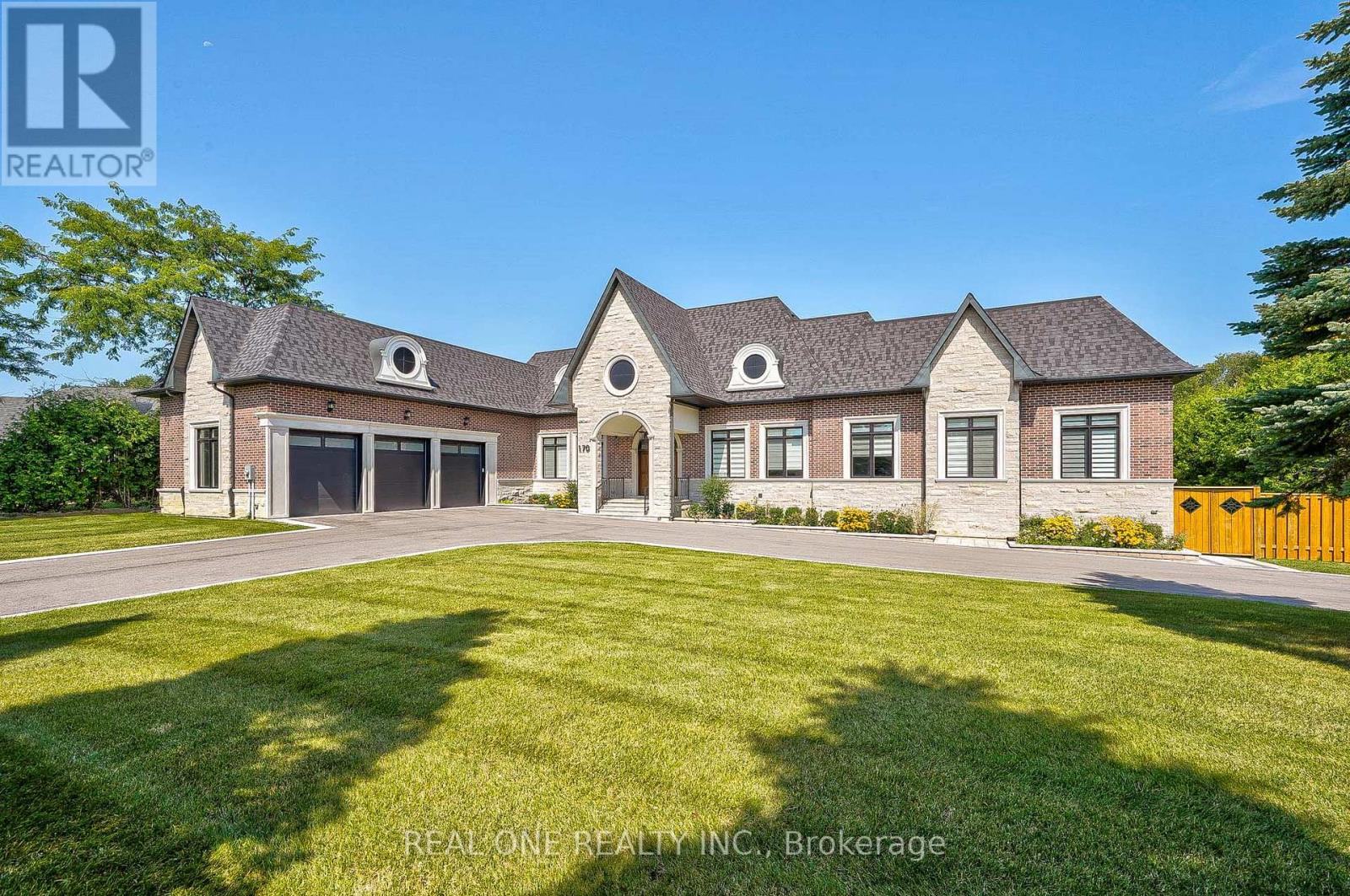 170 Ward Avenue, East Gwillimbury (Sharon), Ontario  L0G 1V0 - Photo 4 - N12399522