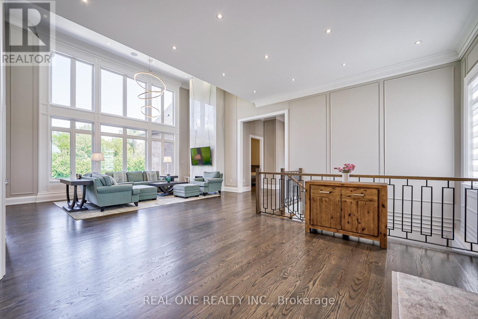 170 Ward Avenue, East Gwillimbury (Sharon), Ontario  L0G 1V0 - Photo 7 - N12399522