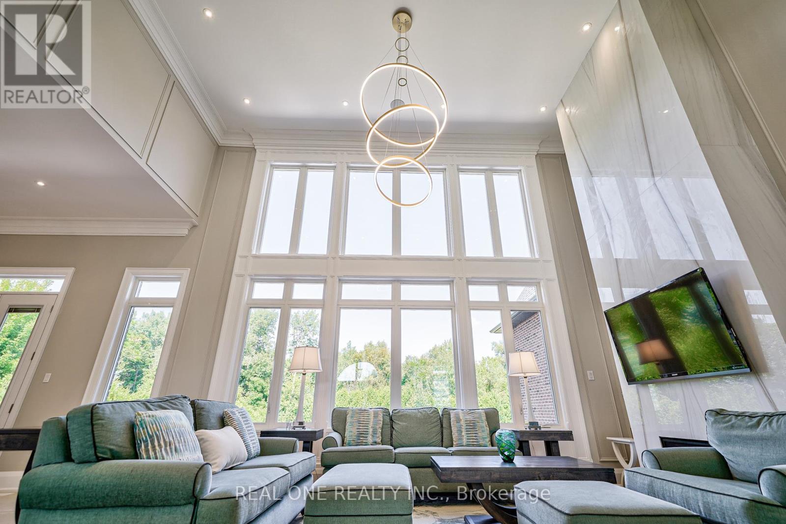 170 Ward Avenue, East Gwillimbury (Sharon), Ontario  L0G 1V0 - Photo 8 - N12399522