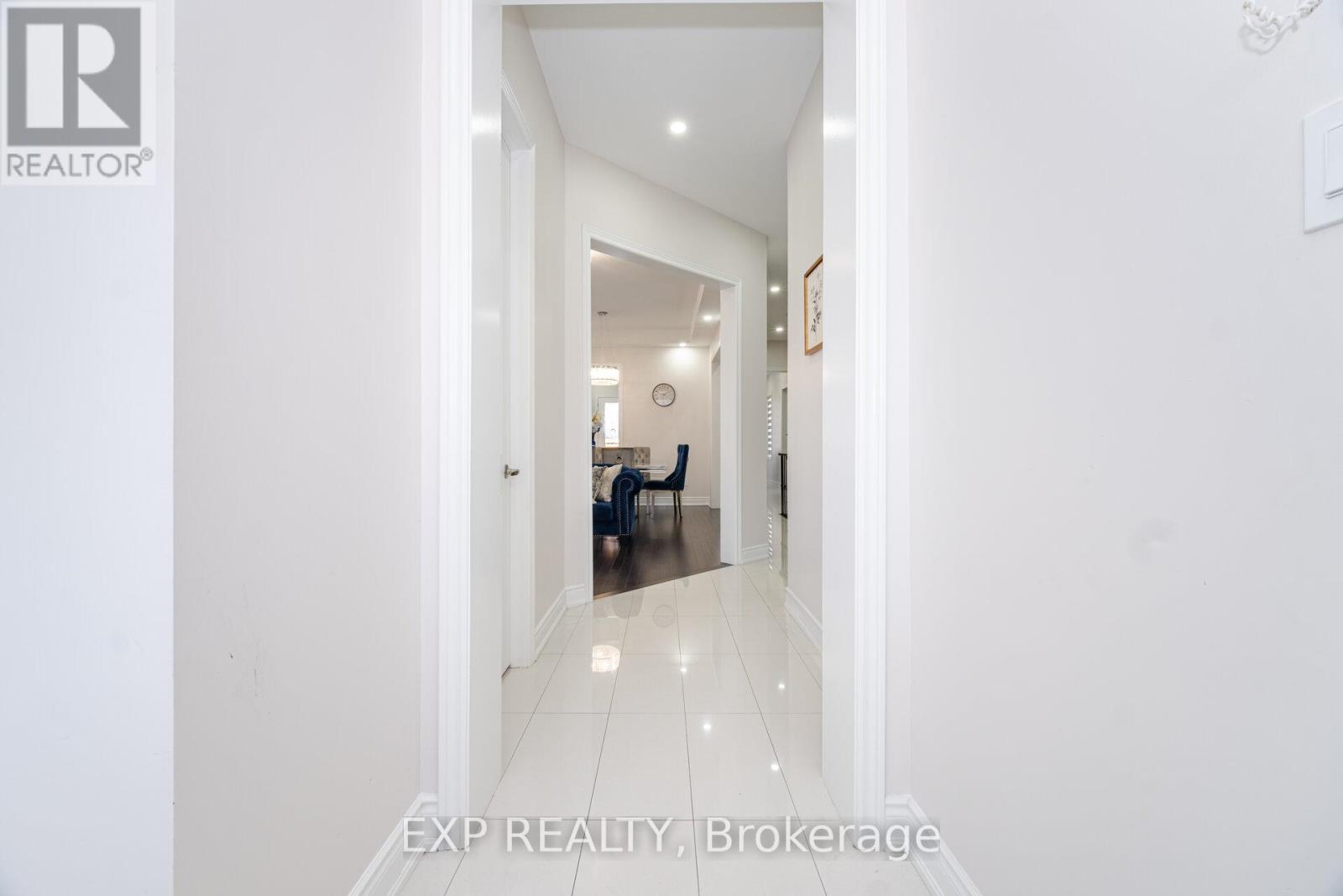78 Gallant Place, Vaughan, Ontario  L4H 3W7 - Photo 5 - N12399598