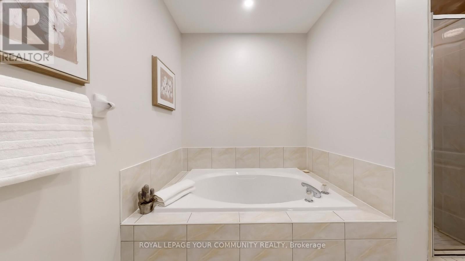 164 - 190 Harding Boulevard W, Richmond Hill (North Richvale), Ontario  L4C 0J9 - Photo 28 - N12399606
