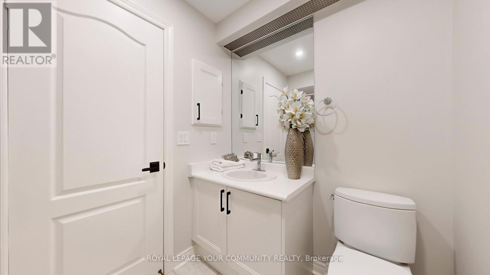 164 - 190 Harding Boulevard W, Richmond Hill (North Richvale), Ontario  L4C 0J9 - Photo 32 - N12399606