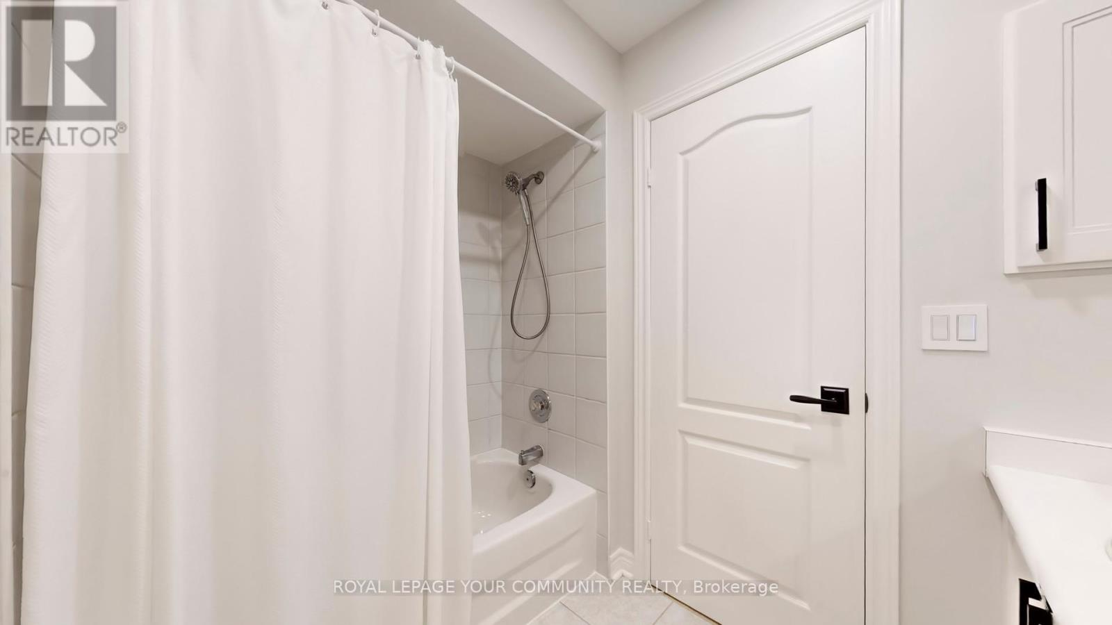 164 - 190 Harding Boulevard W, Richmond Hill (North Richvale), Ontario  L4C 0J9 - Photo 33 - N12399606
