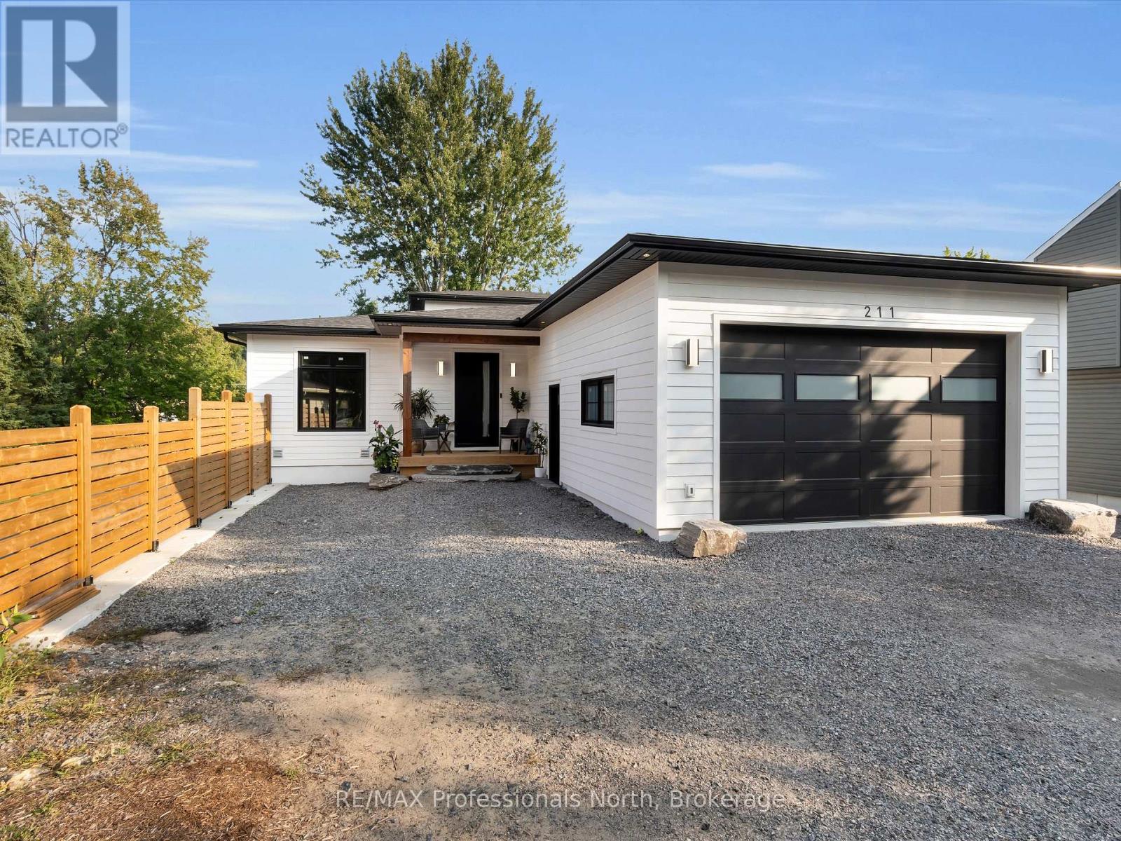 211 Holditch Street, Bracebridge (Monck (Bracebridge)), Ontario  P1L 1E9 - Photo 41 - X12399716