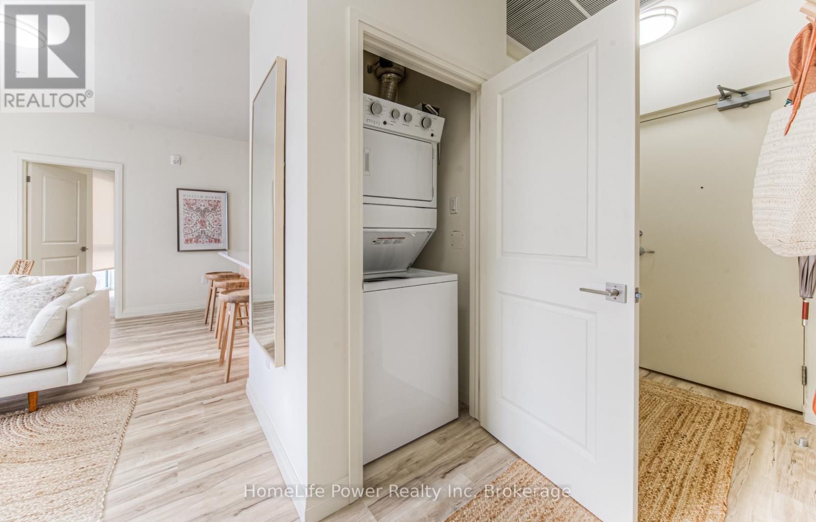 205 - 301 Westmount Road, Kitchener, Ontario  N2M 5M9 - Photo 2 - X12399743