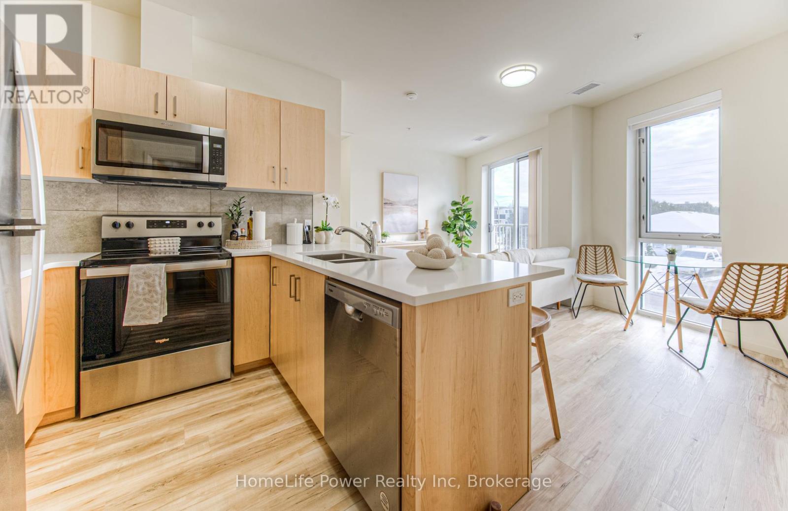205 - 301 Westmount Road, Kitchener, Ontario  N2M 5M9 - Photo 6 - X12399743