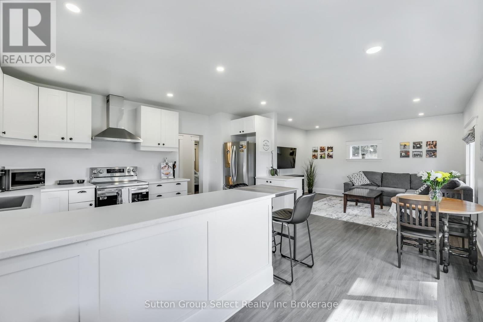 3072 Glanworth Drive, London South, Ontario  N6N 1N6 - Photo 4 - X12399670