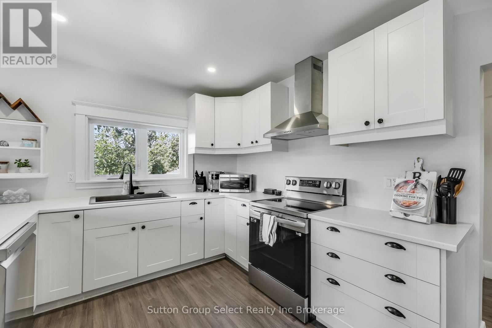 3072 Glanworth Drive, London South, Ontario  N6N 1N6 - Photo 9 - X12399670